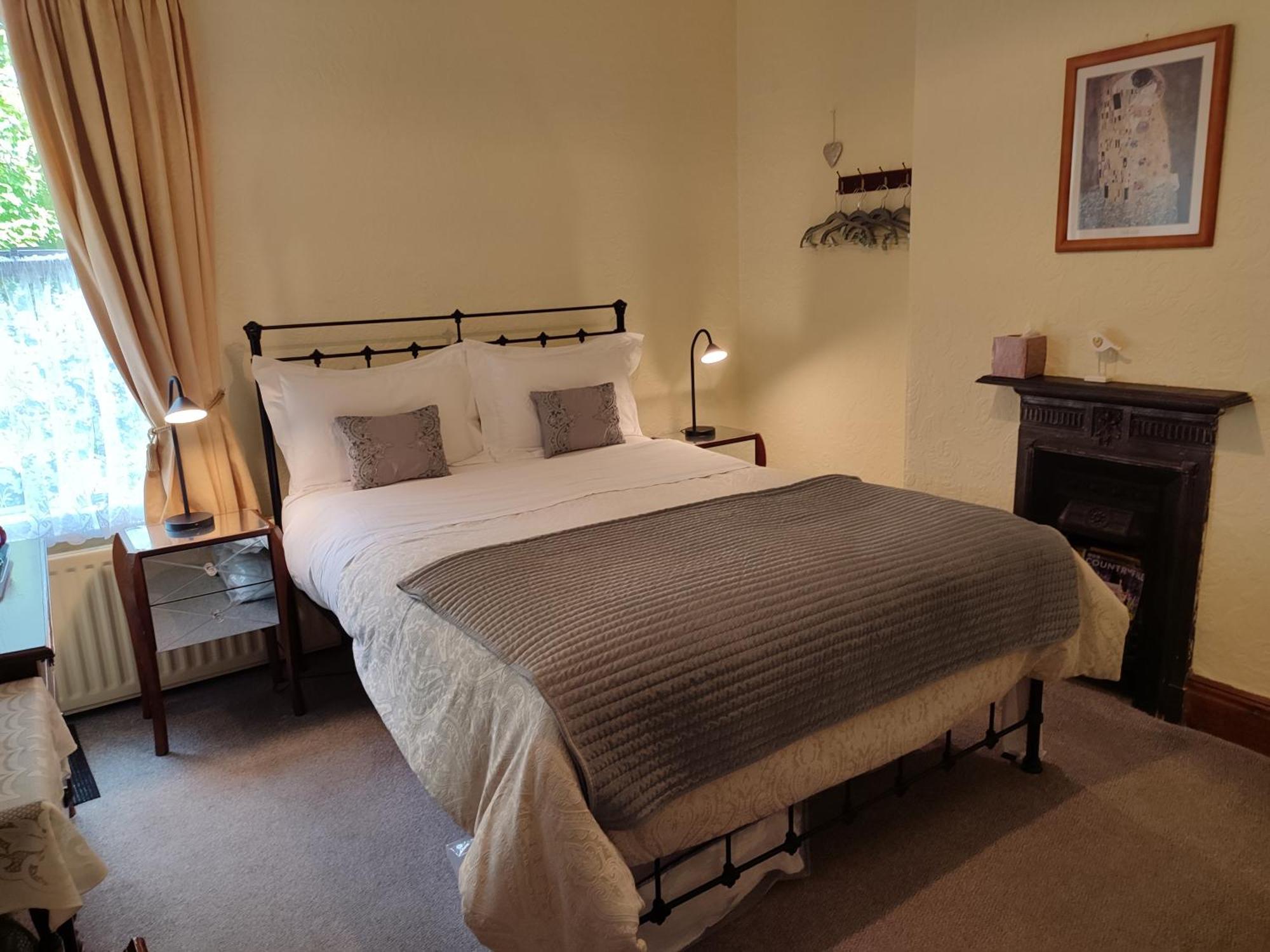 Anton Guest House Bed And Breakfast 슈루즈버리 외부 사진