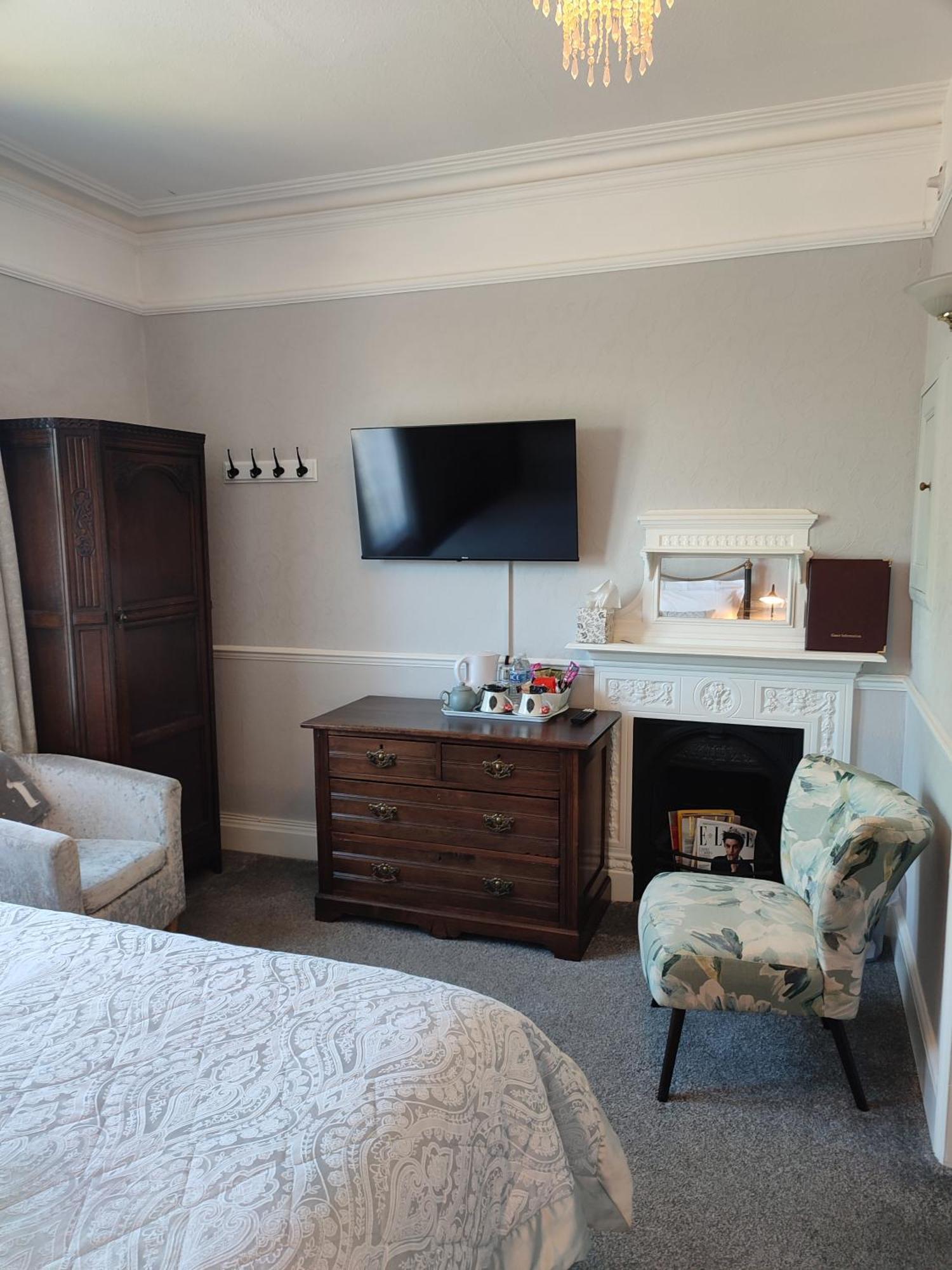 Anton Guest House Bed And Breakfast 슈루즈버리 외부 사진